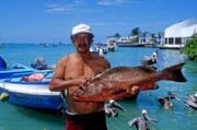 13 - Pêcheur à Santa Cruz aux Galapagos